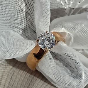 Elegant Gold Toned Band with Clear Center Stone